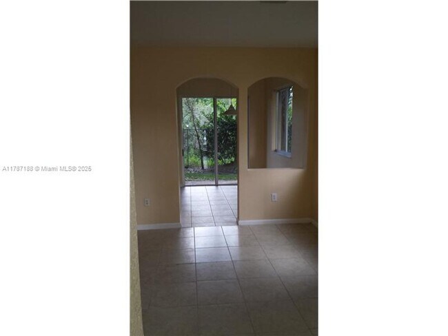 Foto del edificio - 21205 NW 14th Pl