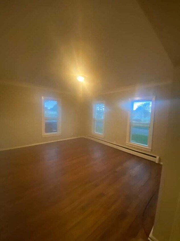 Building Photo - NOW AVAILABLE! - 605 N Fayette St, Fayette...