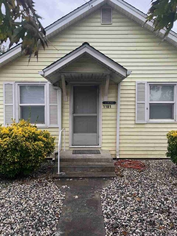 Primary Photo - 1121 5th St