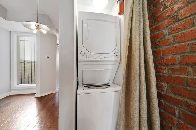 Foto del edificio - 1 Month Free Rent for a Lease Start by 10/...