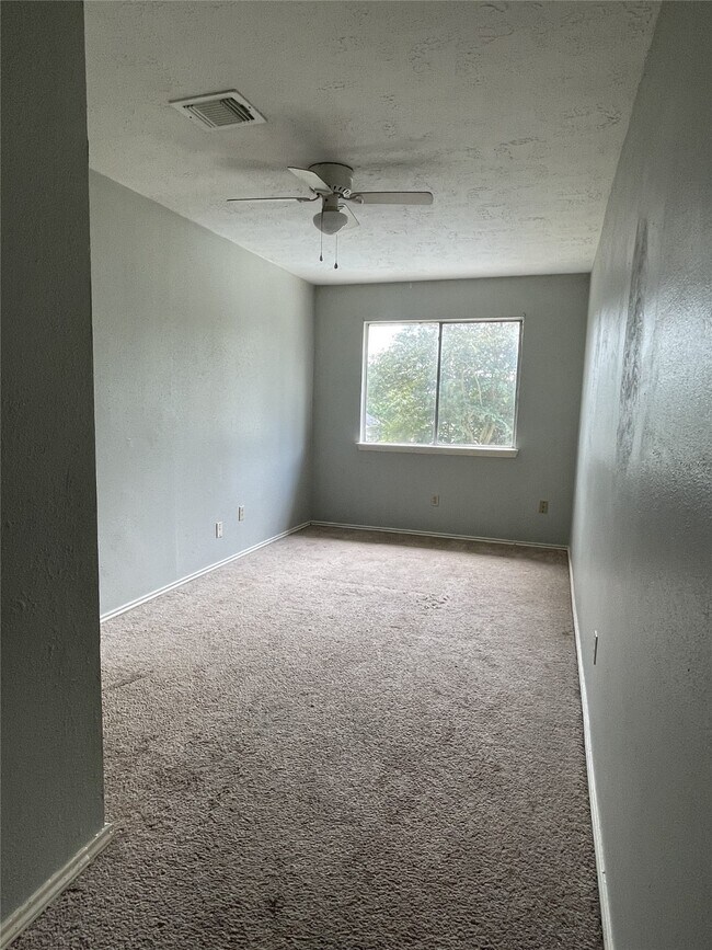 Foto del edificio - 3443 Nutwood Ln