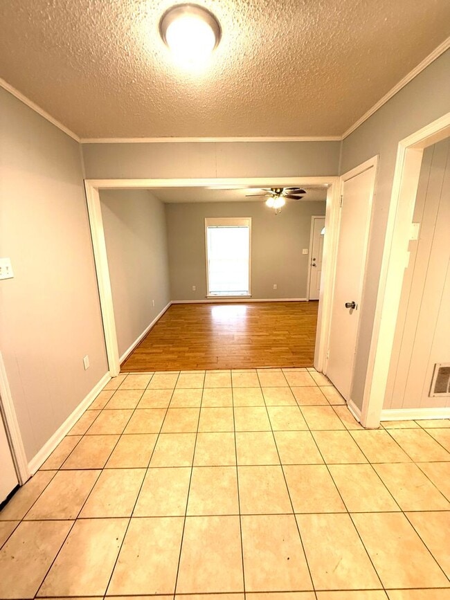 Building Photo - ** 3 Bed 2 Bath located off Eastern Blvd ** call (334) 366-9198 for a self showing