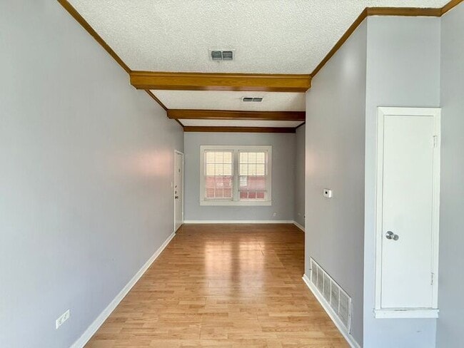 Building Photo - Coming Soon! 1 Bed 1 Bath at Broadway Apar...