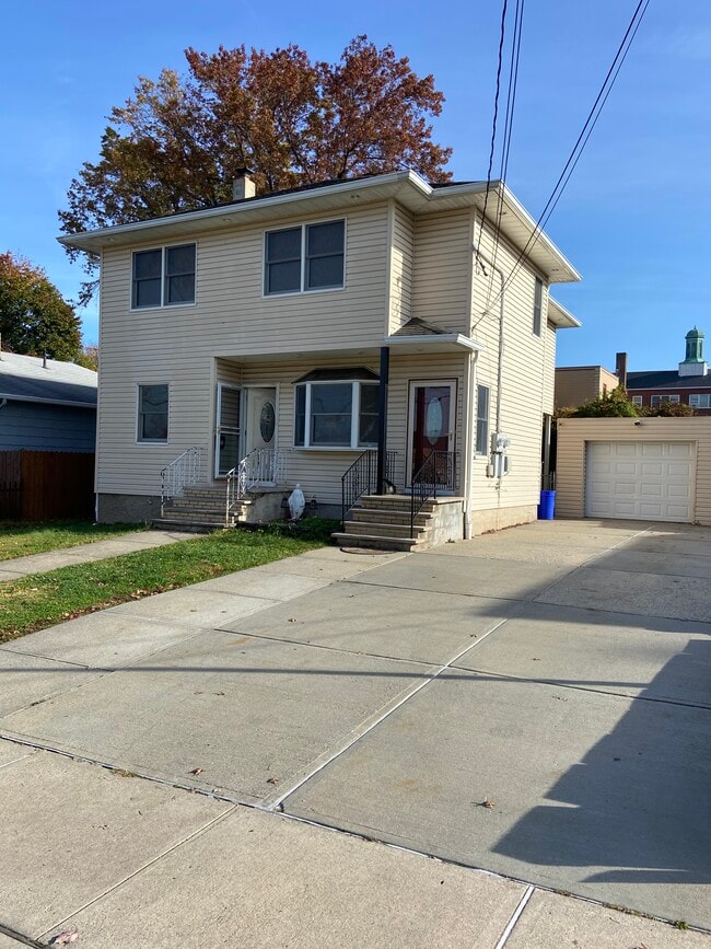 Building Photo - 138 N 7th St