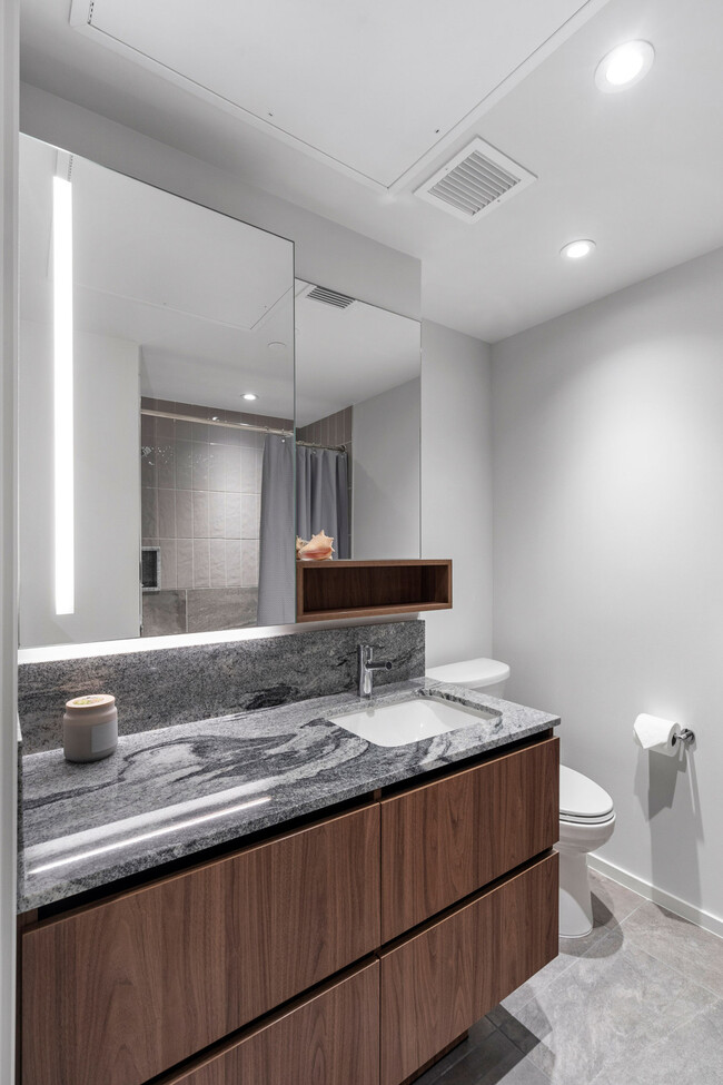 Photo du bâtiment - 745 W 49th Ave