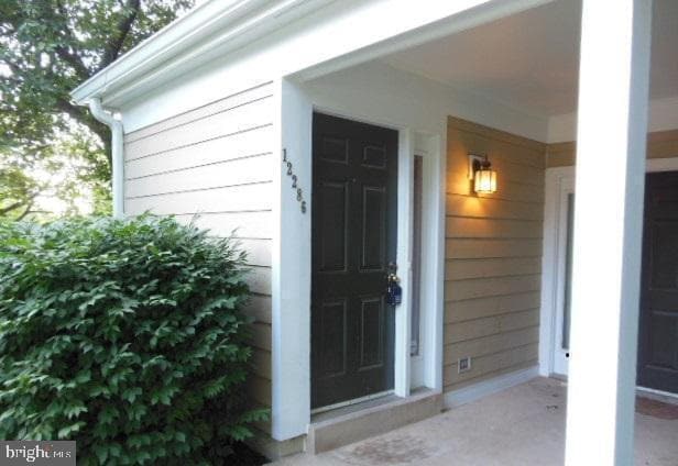 Bright Condo Living in Prime Fairfax Location - Bright Condo Living in Prime Fairfax Location