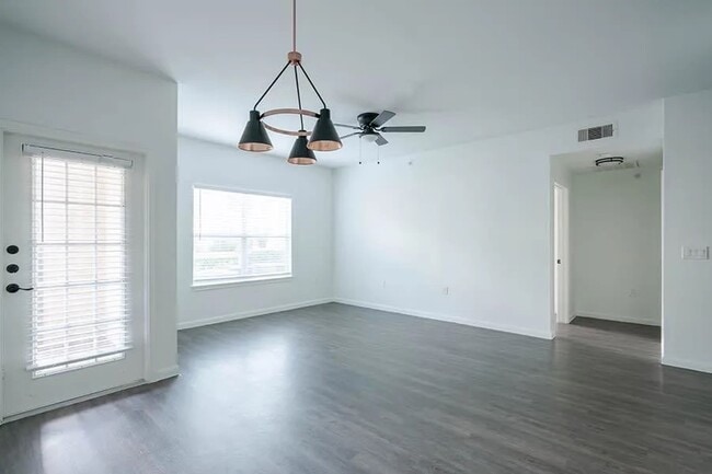 Building Photo - 520 FM306