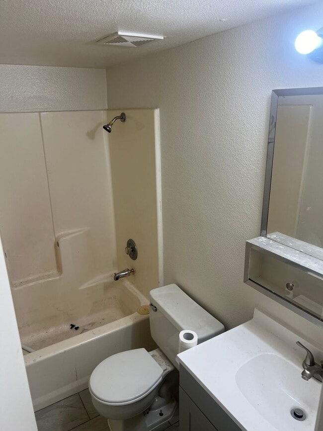 Building Photo - 2 Bedroom 2 Bath Craig & Nellis