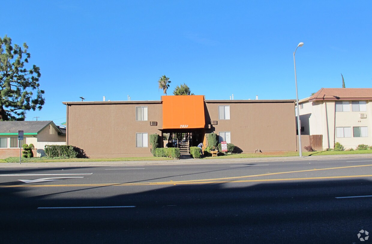 Foto del edificio - 7851 Topanga Canyon Blvd