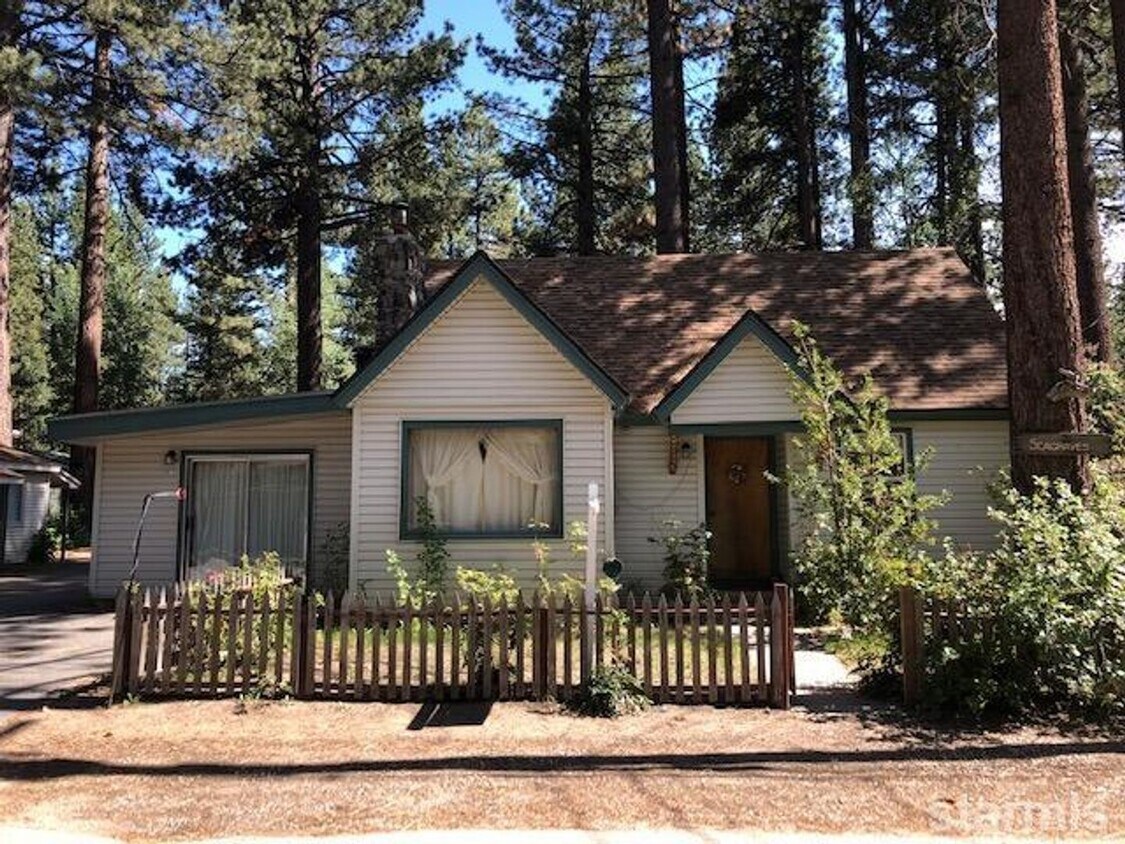 Primary Photo - Large and Cozy 4BD for 8, home available f...