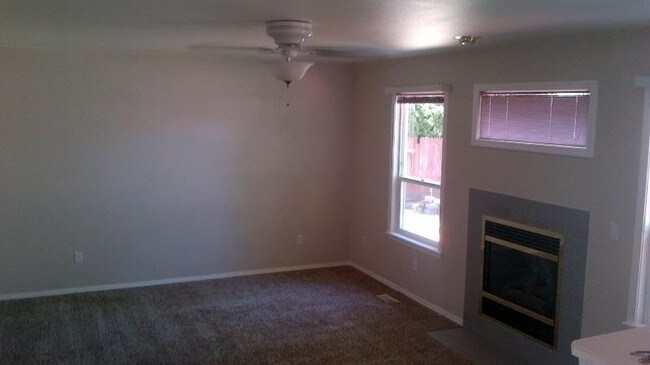 Building Photo - 1450 E Tourmaline St