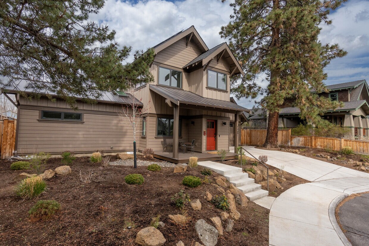 Primary Photo - 1445 NW 4th St