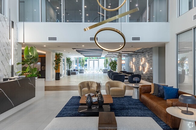 Lobby Photo - Avery Dania Pointe East