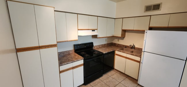 Building Photo - 1041 N Mesa Dr