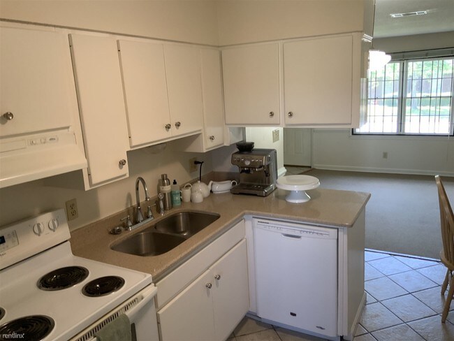 Foto del edificio - 2 br, 1 bath Duplex - Love’s Rentals