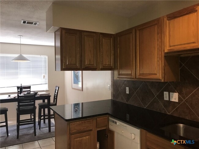 Building Photo - 115 Crest Dr