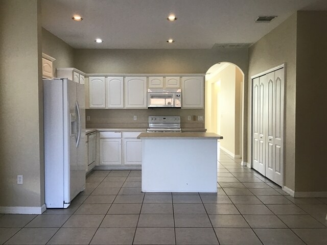 Building Photo - 7713 Rex Hill Trl