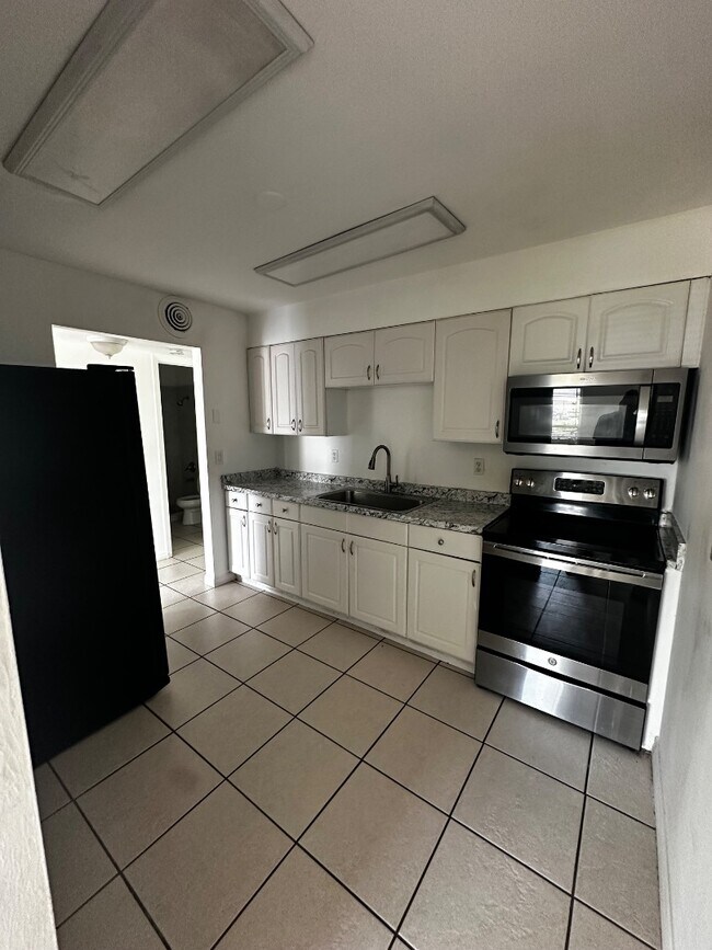 Building Photo - 1151 S Loop Blvd