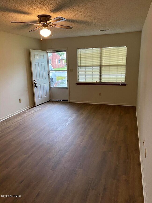 Foto del edificio - 4223 Washington St