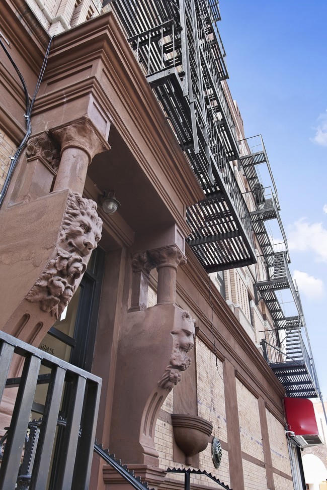 Foto del edificio - 2159 Fifth Ave