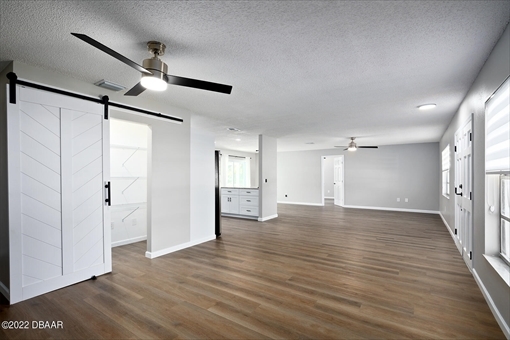 Foto del edificio - 1645 N Normandy Blvd
