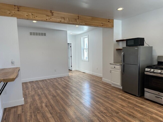 Foto del edificio - 642 N 3rd Ave