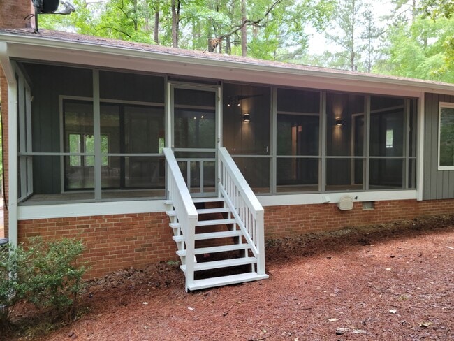 Foto del edificio - Three Bedroom Home!