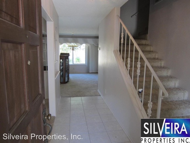 Building Photo - 515 N Lucas Dr