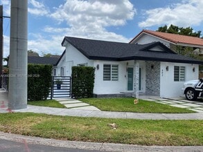 Building Photo - 403 SW 89th Pl