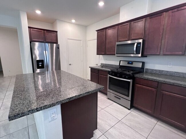 Building Photo - 3 Bedroom + Bonus, RV Gate, fenced yard, B...