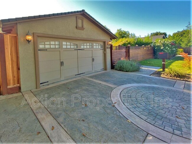 Building Photo - 1248 Phyllis Ave