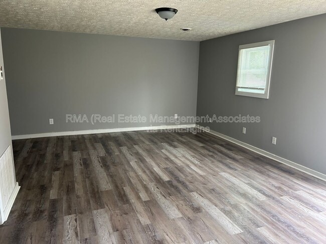 Building Photo - 217 W Quilly St