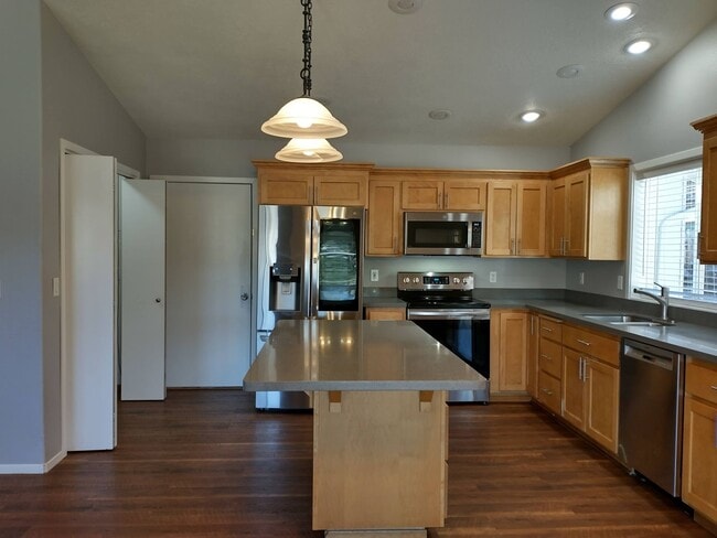 Foto del edificio - Beautiful Home in West Salem is Available!