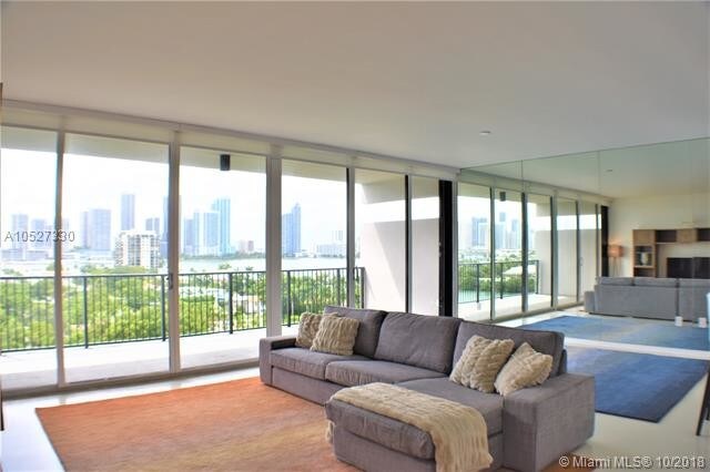 Building Photo - 1000 Venetian Way