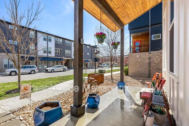 Foto del edificio - 636 SW B St