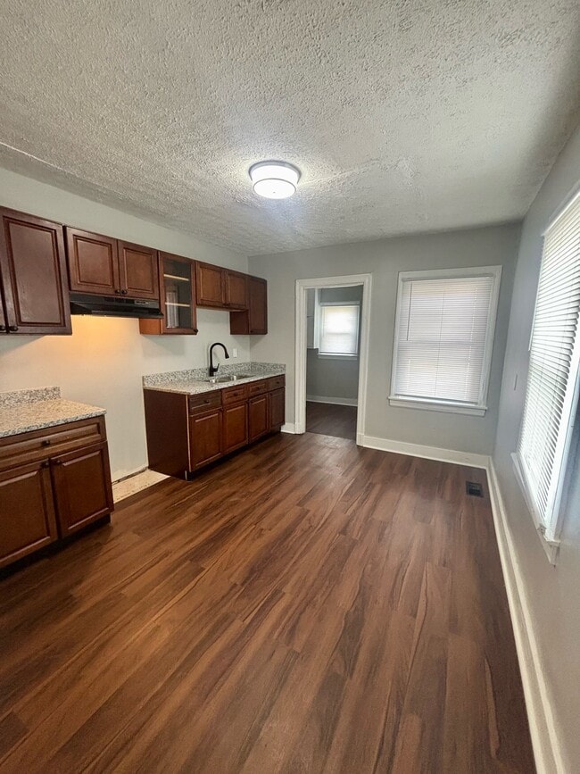 Foto del edificio - 1547 Longfield Ave