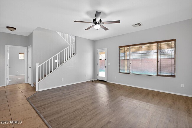 Foto del edificio - 939 E Sourwood Dr