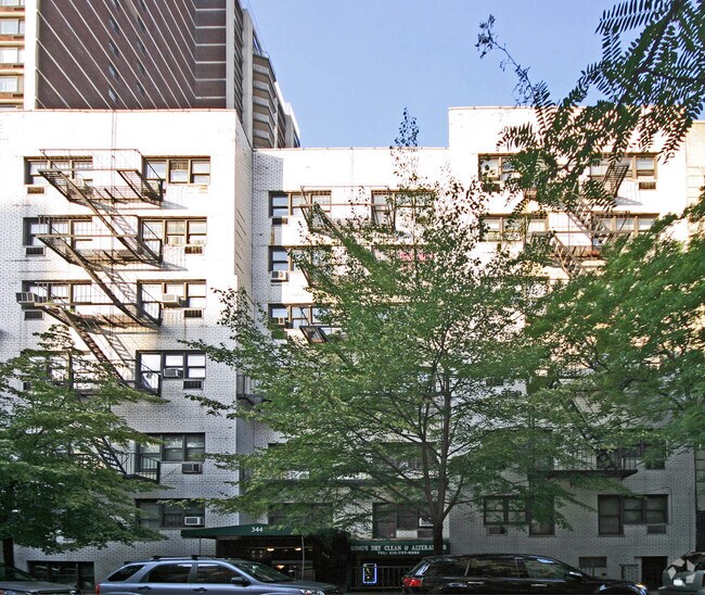 Building Photo - The Emma at 85th