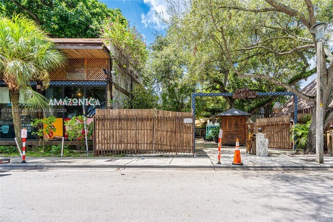 Foto del edificio - 176 NE 50th St