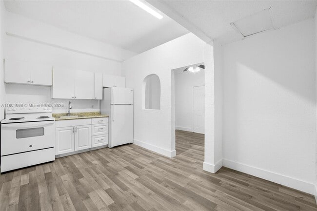 Foto del edificio - 2300 W Flagler St