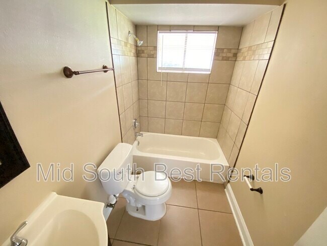 Building Photo - 4748 Wooddale Ave