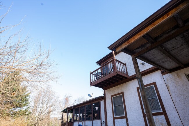 Building Photo - 5 Mill Pond Rd