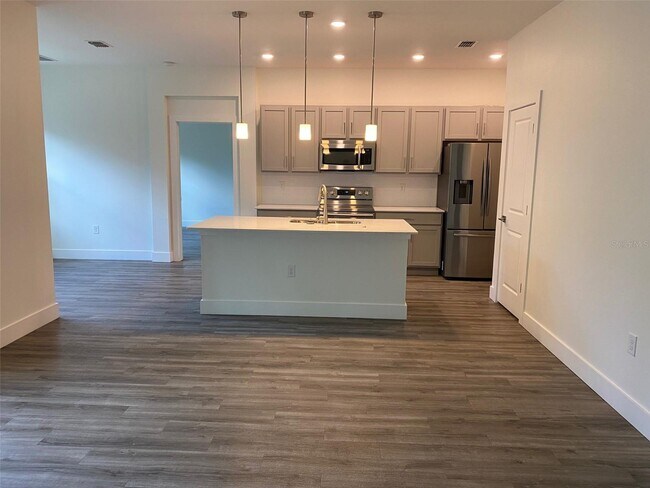 Foto del edificio - 7329 Helliwell St