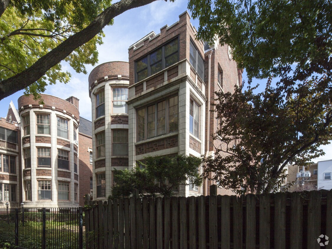 Foto del edificio - 5627-5633 N Winthrop Ave