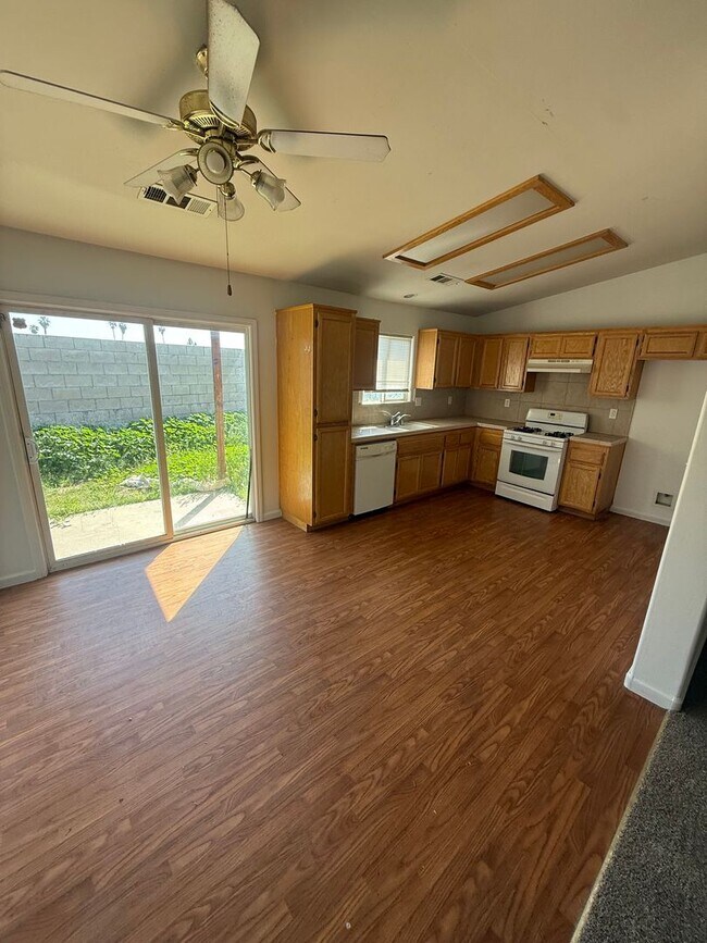 Building Photo - Cozy 3-Bedroom Home in Northeast Bakersfield