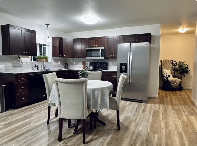Building Photo - 4724
