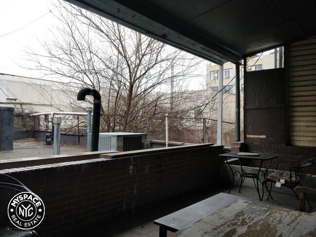 Building Photo - 140 Wilson Ave