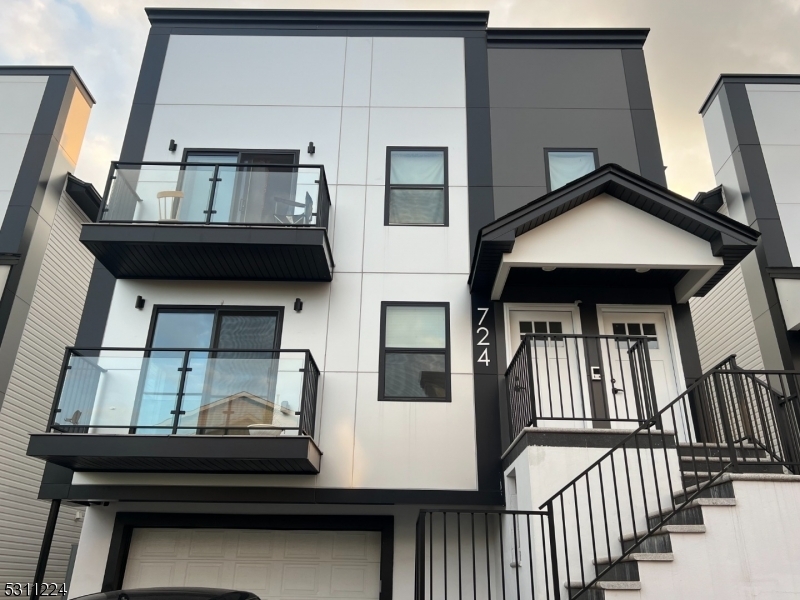 Foto principal - 724 Seaport Dr.