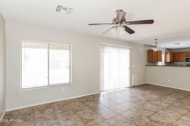 Foto del edificio - 12330 W Valentine Ave