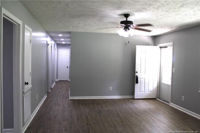 Building Photo - 1037 Leslie Dr